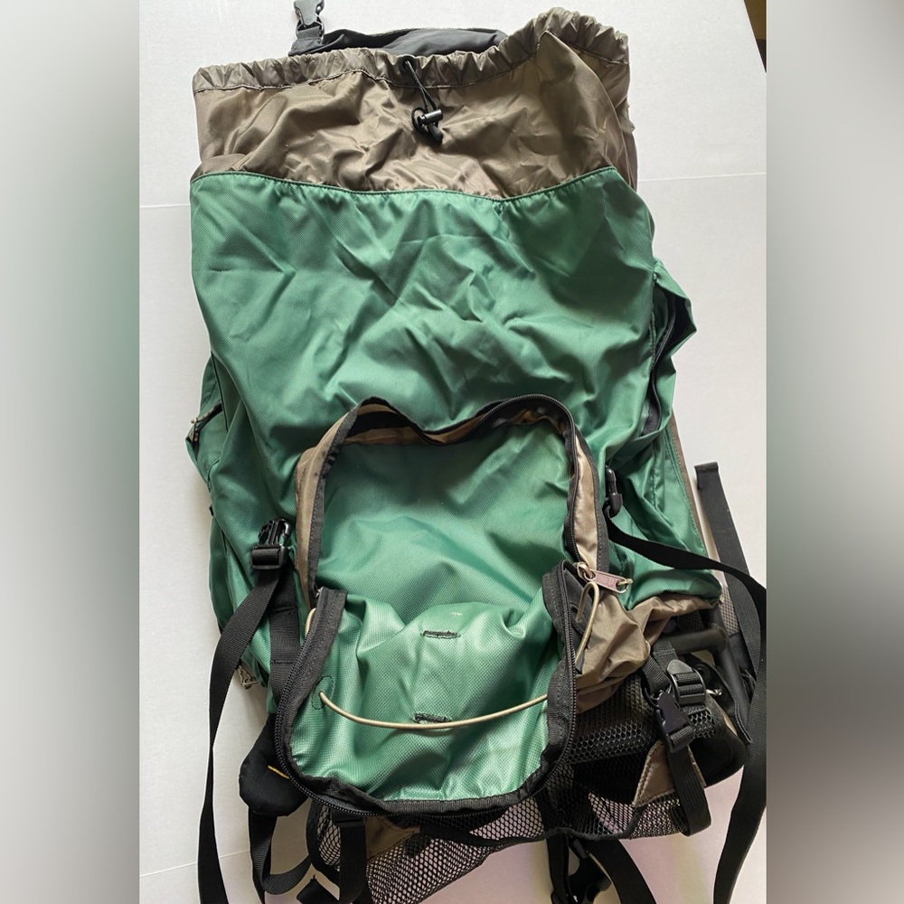 Mountainsmith Vintage Green and Brown Hiking Backpack with External Frame - Picture 3 of 12